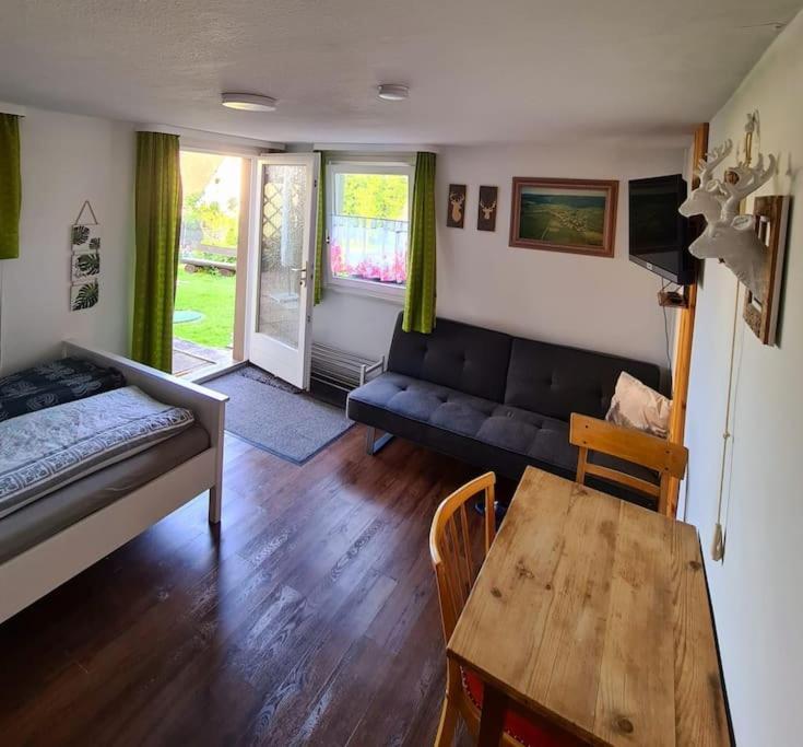 Idyllische Kleine Ferienwohnung Im Schwarzwald Friedenweiler Bagian luar foto