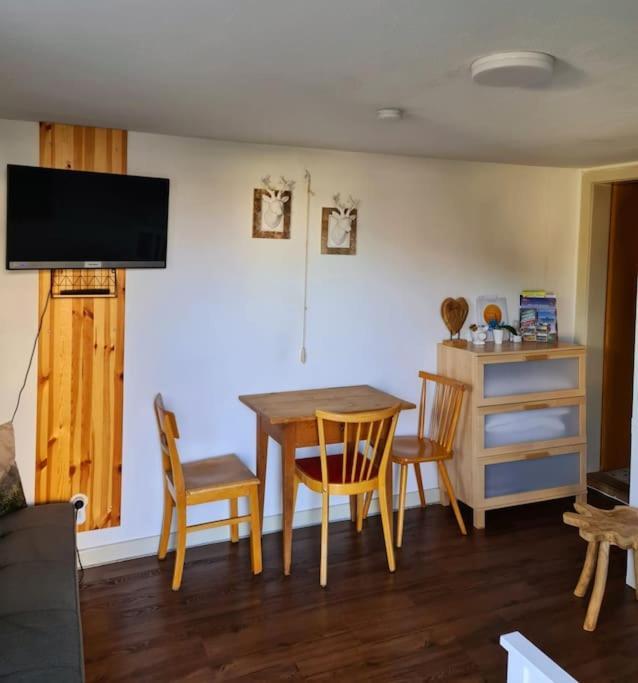 Idyllische Kleine Ferienwohnung Im Schwarzwald Friedenweiler Bagian luar foto